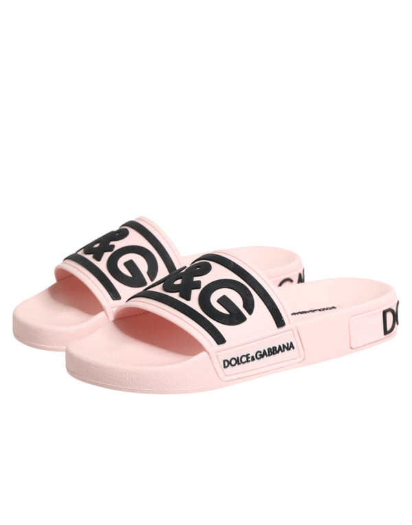 Pinke Gummisandalen für den Strand