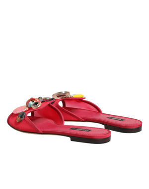 Rote verzierte Ballerinas zum Hineinschlüpfen