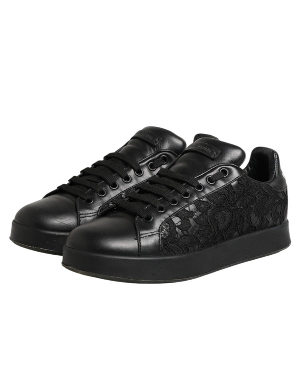 Schwarze Sneakers mit floraler Spitze