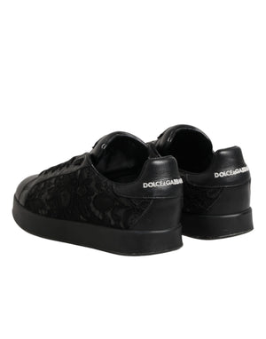 Schwarze Sneakers mit floraler Spitze