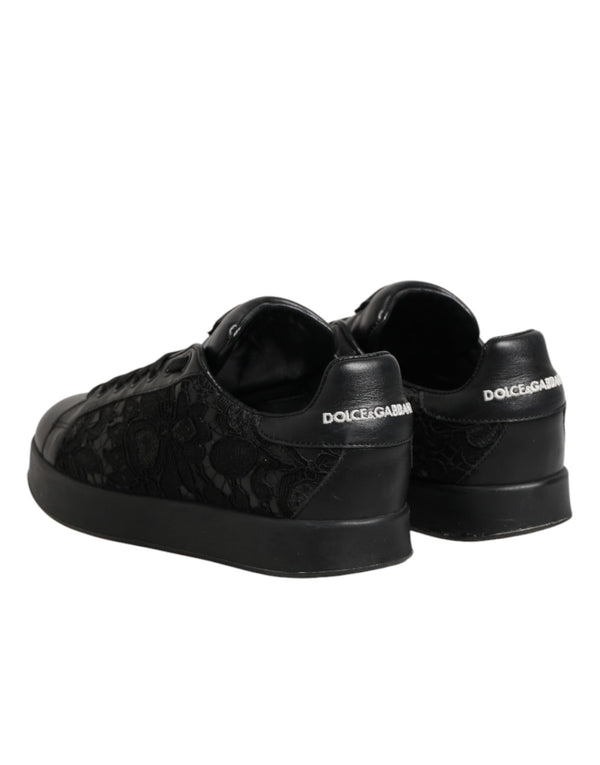 Schwarze Sneakers mit floraler Spitze