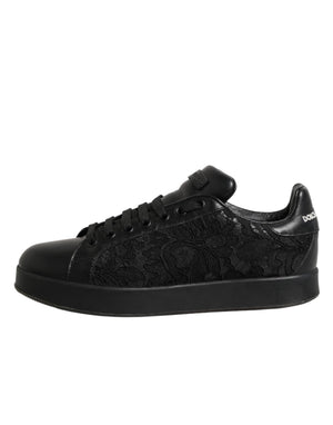 Schwarze Sneakers mit floraler Spitze