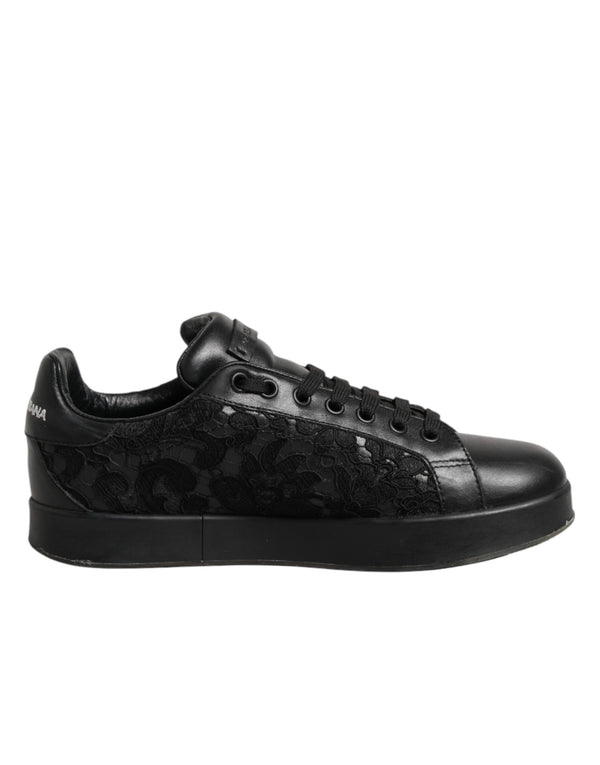 Schwarze Sneakers mit floraler Spitze