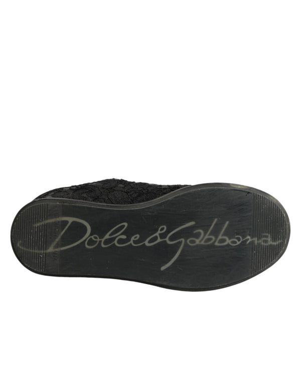 Schwarze Sneakers mit floraler Spitze