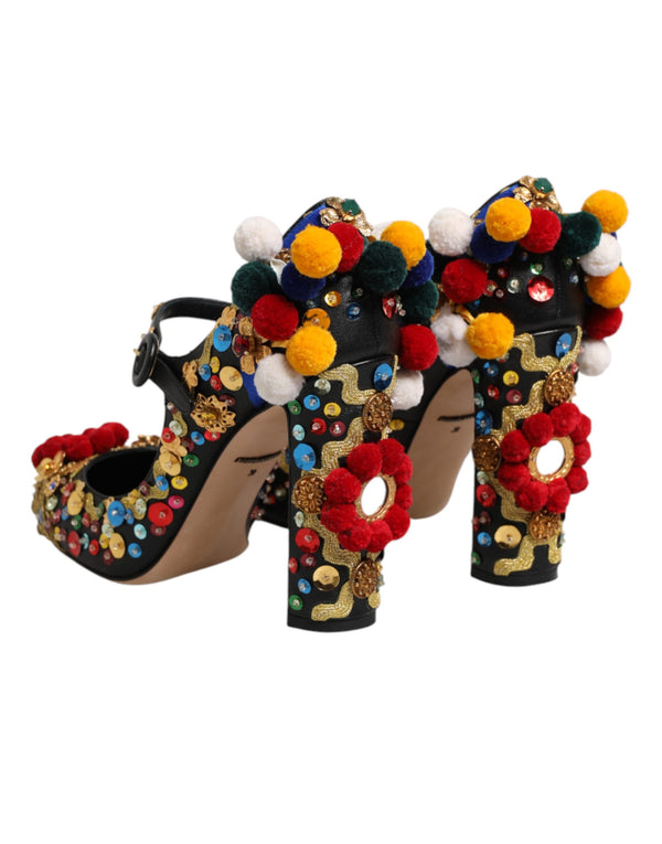 Schwarze Mary-Jane-Pumps mit Goldverzierungen
