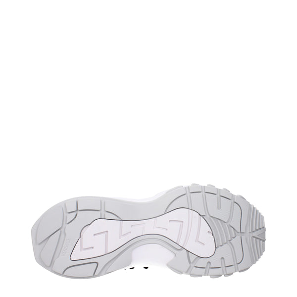 Rote Stoff-Sneaker