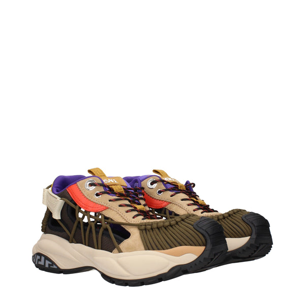 Beigefarbene Wildleder-Sneaker