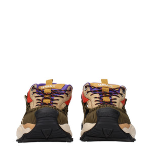 Beigefarbene Wildleder-Sneaker