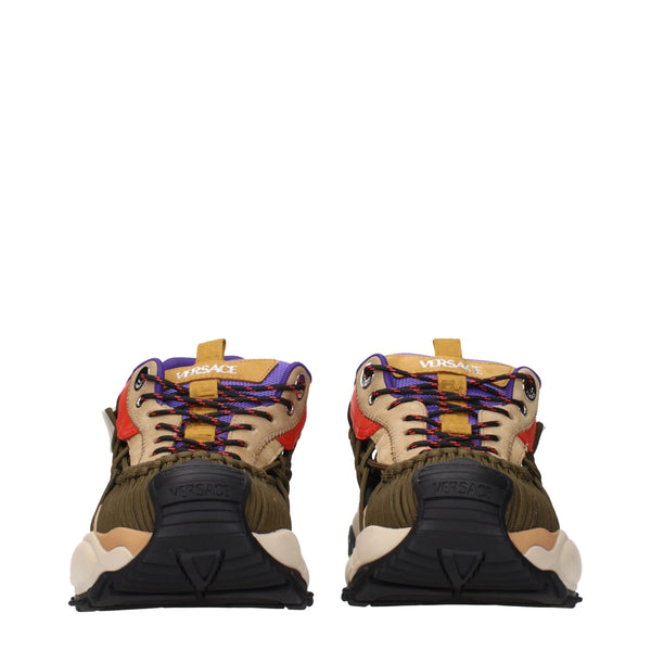Beigefarbene Wildleder-Sneaker