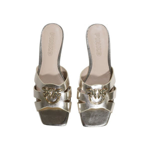 Goldene Leder-Flachsandalen