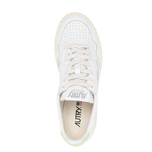Weiße Leder-Sneakers mit niedrigem Schaft