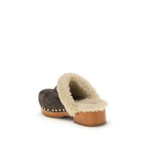 Braune Fell-Clogs