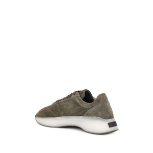 Grüne Leder-Sportschuhe
