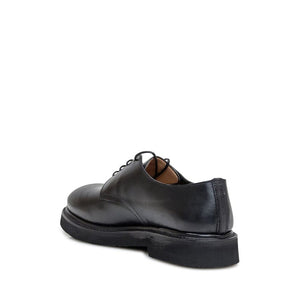 Schwarze Kalbsleder-Oxfords und -Derbies
