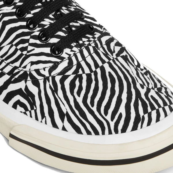 Schwarze Leinensneaker mit niedrigem Schaft