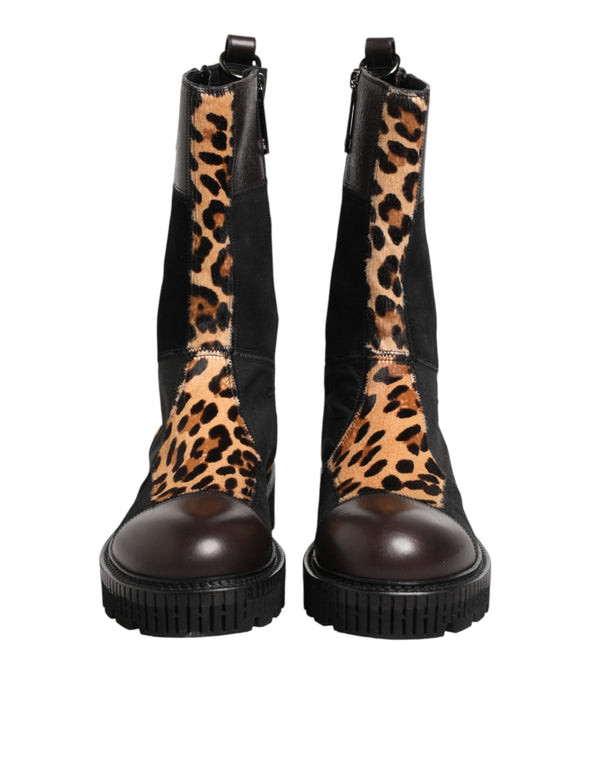 Mittelhohe Stiefel mit Leopardenmuster