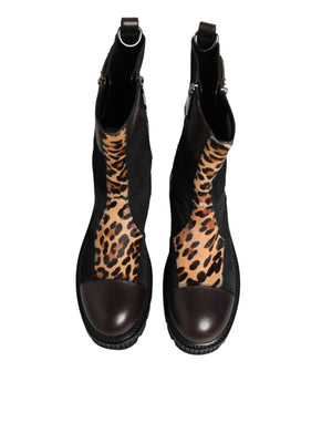 Mittelhohe Stiefel mit Leopardenmuster