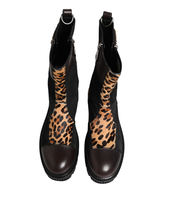 Mittelhohe Stiefel mit Leopardenmuster