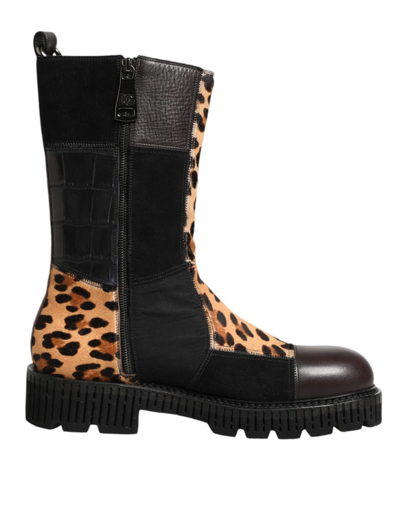 Mittelhohe Stiefel mit Leopardenmuster