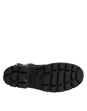 Mittelhohe Stiefel mit Leopardenmuster