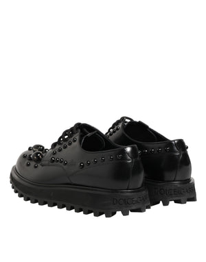 Schwarze, mit Nieten besetzte Lederschnürschuhe für Herren