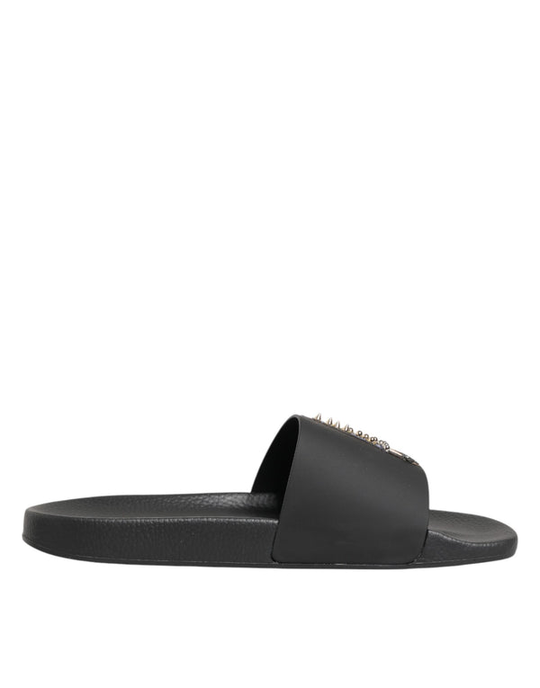 Schwarze Ledersandalen mit Riemen für den Strand