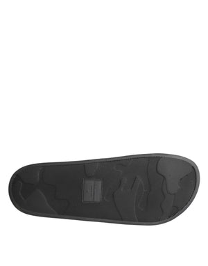 Schwarze Ledersandalen mit Riemen für den Strand