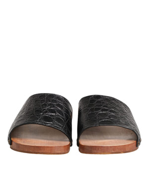 Schwarze und braune Ledersandalen