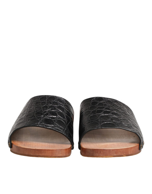 Schwarze und braune Ledersandalen