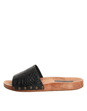 Schwarze und braune Ledersandalen