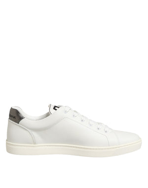 Weiße Leder-Sneaker mit Herz-Applikation