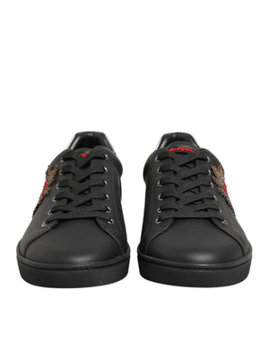 Schwarze Leder-Sneaker mit Herz-Verzierung