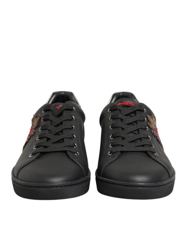 Schwarze Leder-Sneaker mit Herz-Verzierung