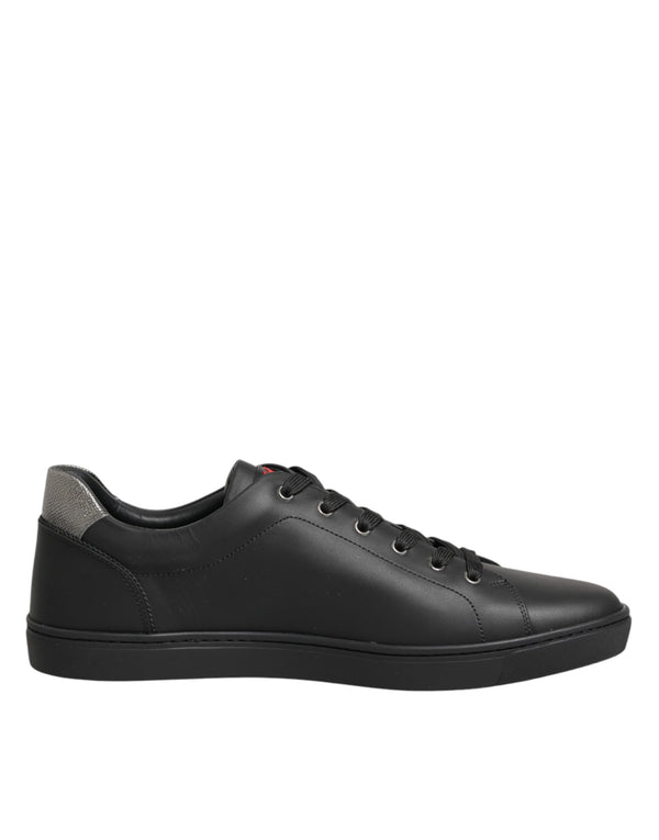 Schwarze Leder-Sneaker mit Herz-Verzierung