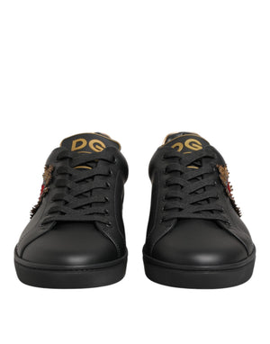 Schwarze Leder-Sneakers mit Herz-Verzierung
