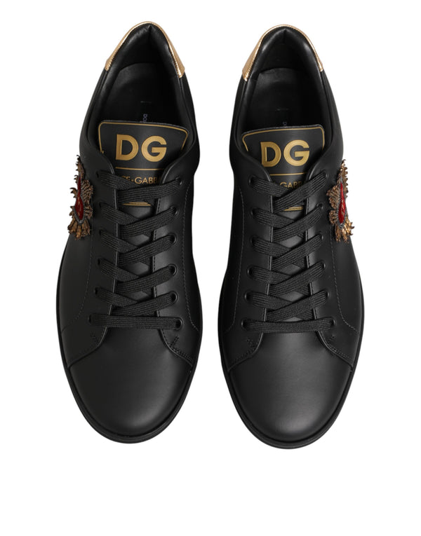 Schwarze Leder-Sneakers mit Herz-Verzierung