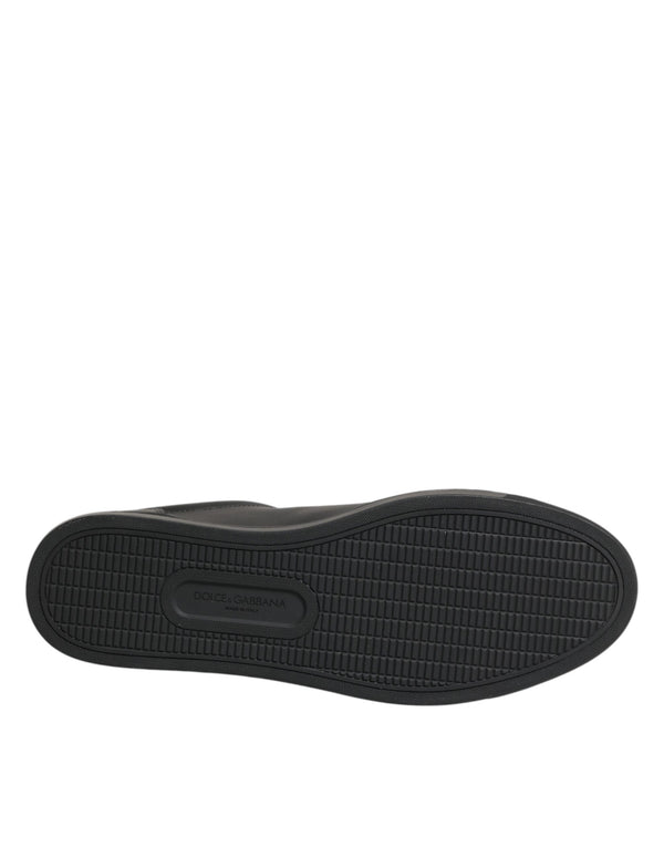 Schwarze Leder-Sneakers mit Herz-Verzierung