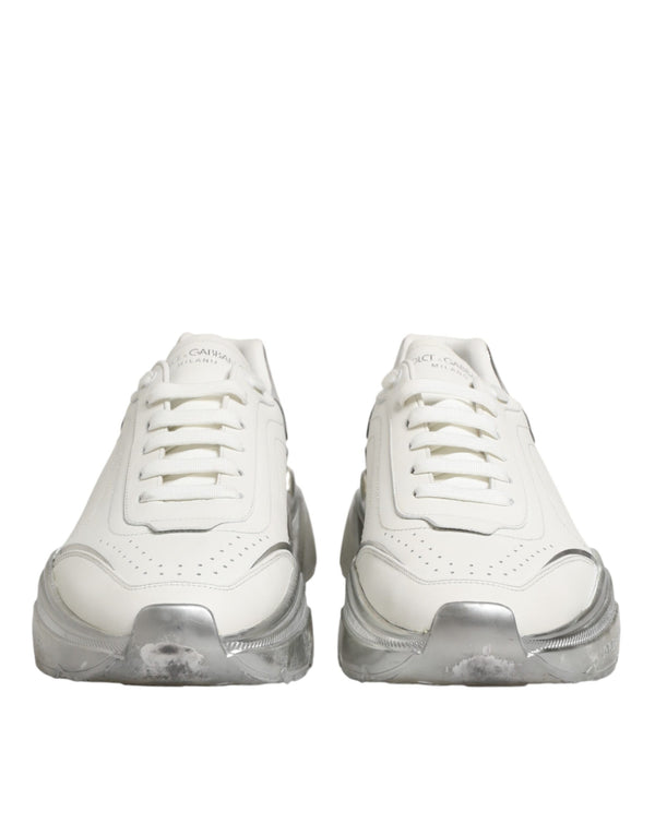 Weiße und silberne Daymaster Sneakers