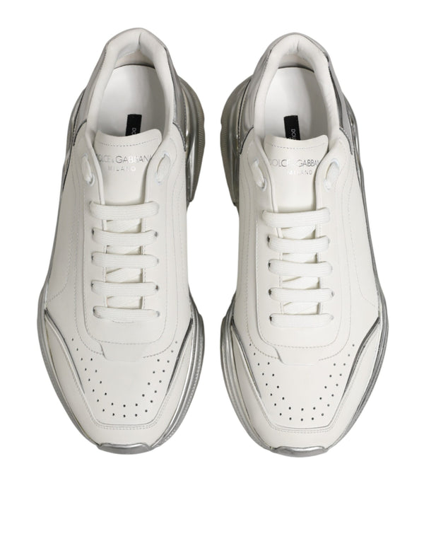 Weiße und silberne Daymaster Sneakers