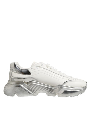 Weiße und silberne Daymaster Sneakers