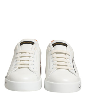 Weiße und braune Ledersneaker