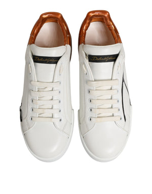 Weiße und braune Ledersneaker