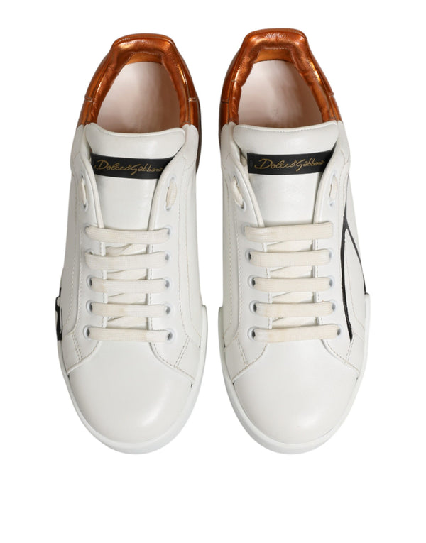 Weiße und braune Ledersneaker