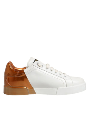 Weiße und braune Ledersneaker