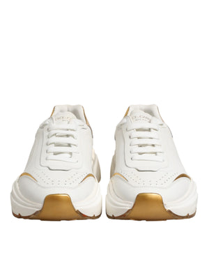 Weiße und goldene Daymaster Sneakers