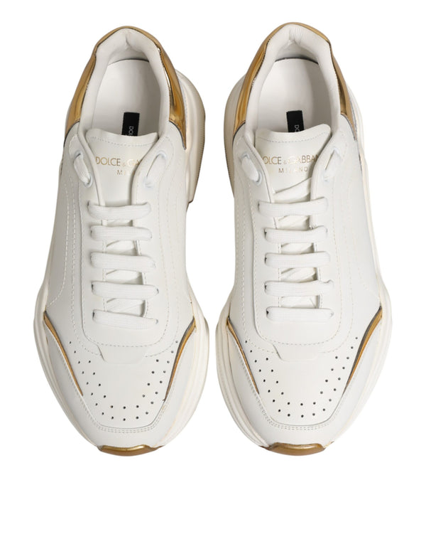 Weiße und goldene Daymaster Sneakers