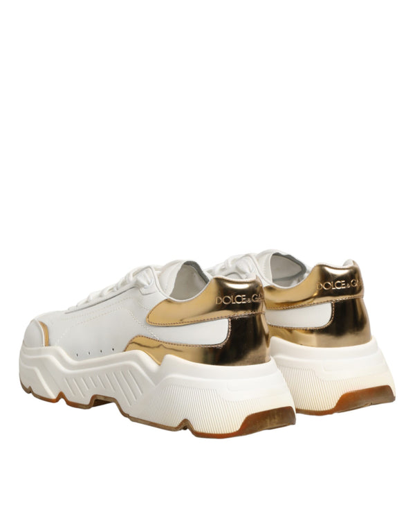 Weiße und goldene Daymaster Sneakers