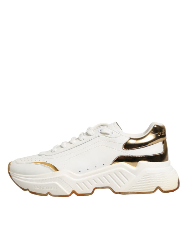 Weiße und goldene Daymaster Sneakers