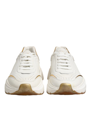 Weiße und goldene Daymaster Sneakers mit niedrigem Schaft