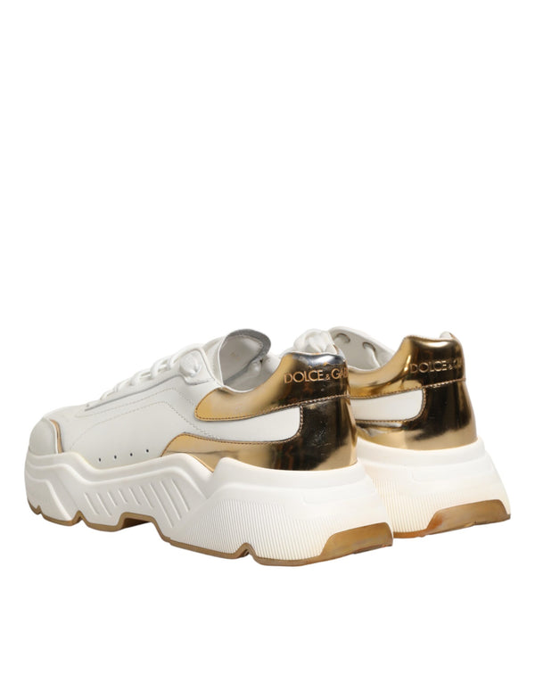 Weiße und goldene Daymaster Sneakers mit niedrigem Schaft